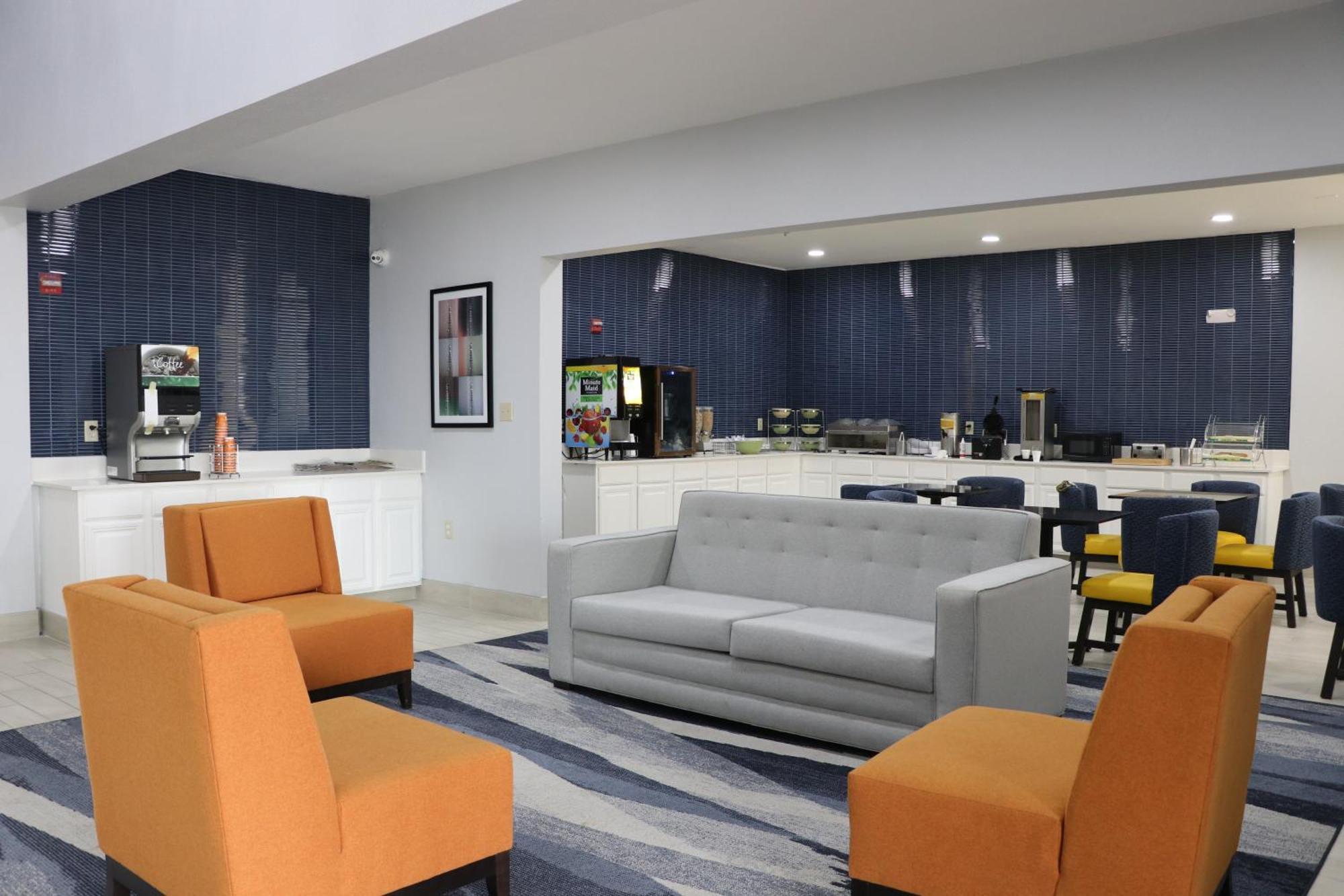 Quality Inn & Suites Buda Bagian luar foto