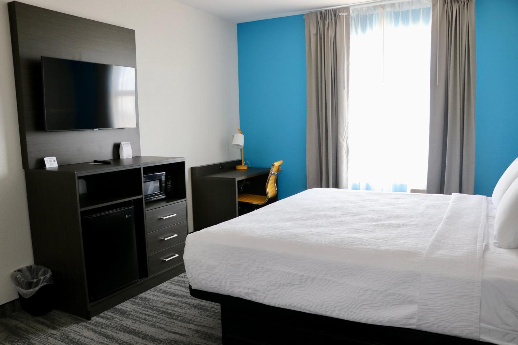 Quality Inn & Suites Buda Bagian luar foto