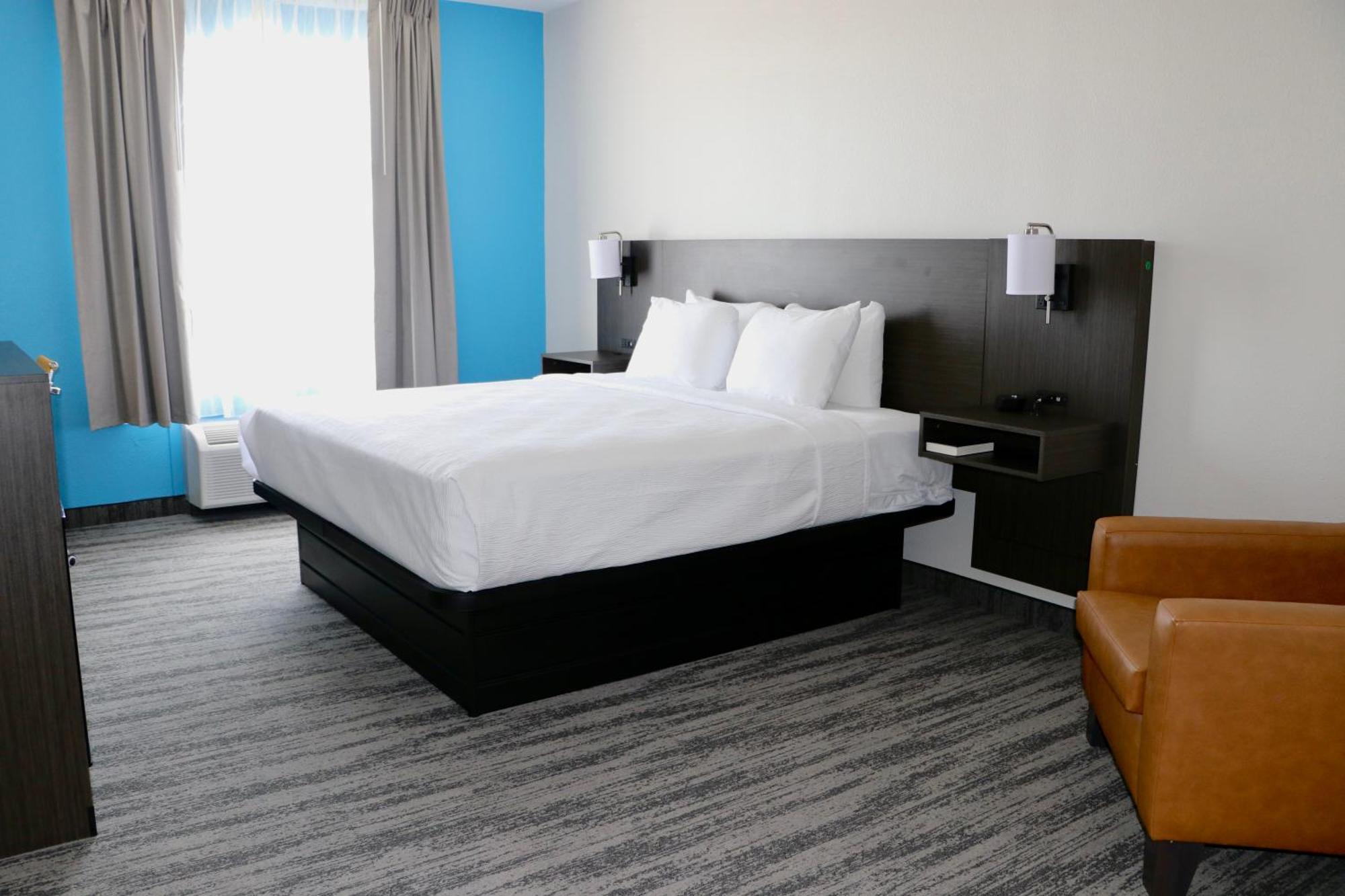 Quality Inn & Suites Buda Bagian luar foto