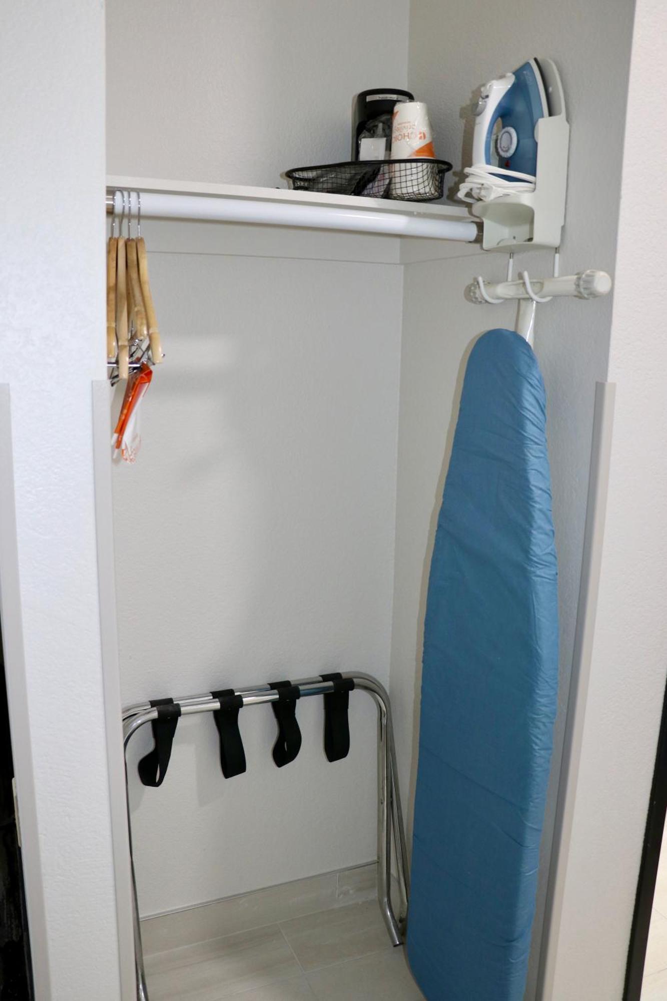 Quality Inn & Suites Buda Bagian luar foto