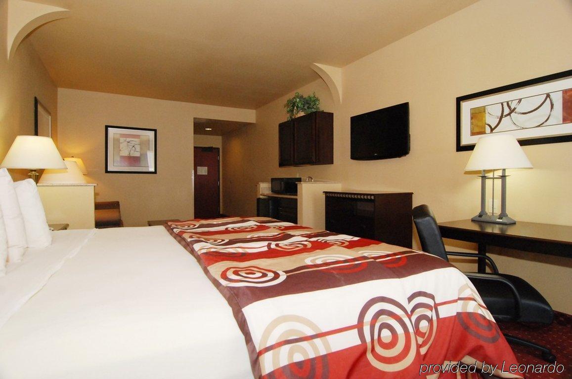 Quality Inn & Suites Buda Ruang foto