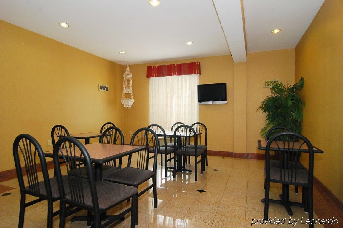 Quality Inn & Suites Buda Restoran foto