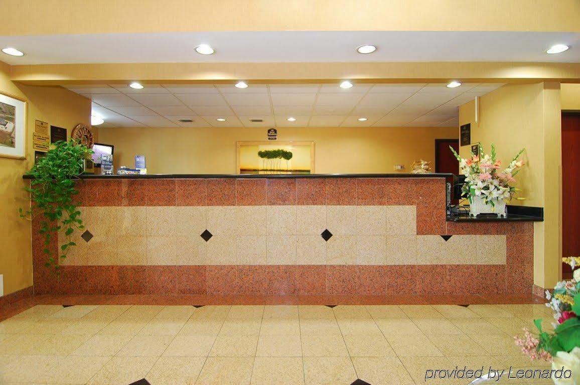 Quality Inn & Suites Buda Bagian luar foto